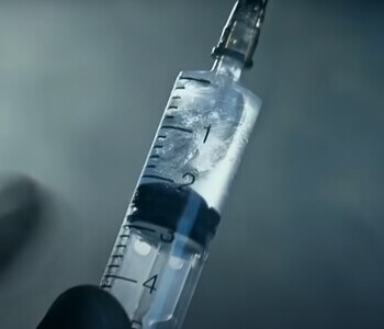 Лечение зависимости от тропикамида в Касимове Шприц с жидкостью